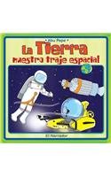 Stock image for La Tierra nuestro traje espacial/ The Earth our space suit (Leer para saber) (Spanish Edition) for sale by Iridium_Books