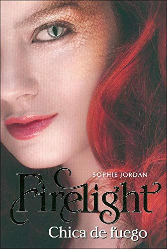 Imagen de archivo de Firelight - Chica de fuego (Spanish Edition) a la venta por Goodbookscafe