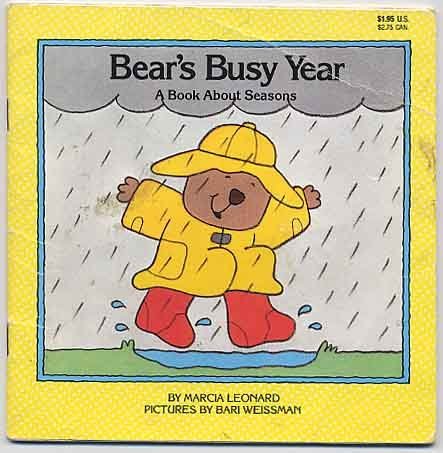 9789993115298: Bear's Busy Year: A Book About Seasons