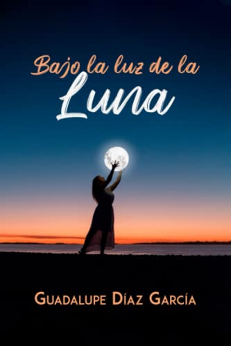 Stock image for Bajo La Luz de la Luna for sale by PBShop.store US