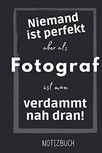 Beispielbild fr Niemand ist perfekt aber als Fotograf ist man verdammt nah dran: Lustiges Geschenk fr Fotograf | Notizheft Geschenkidee | Taschenbuch zum Verkauf von medimops